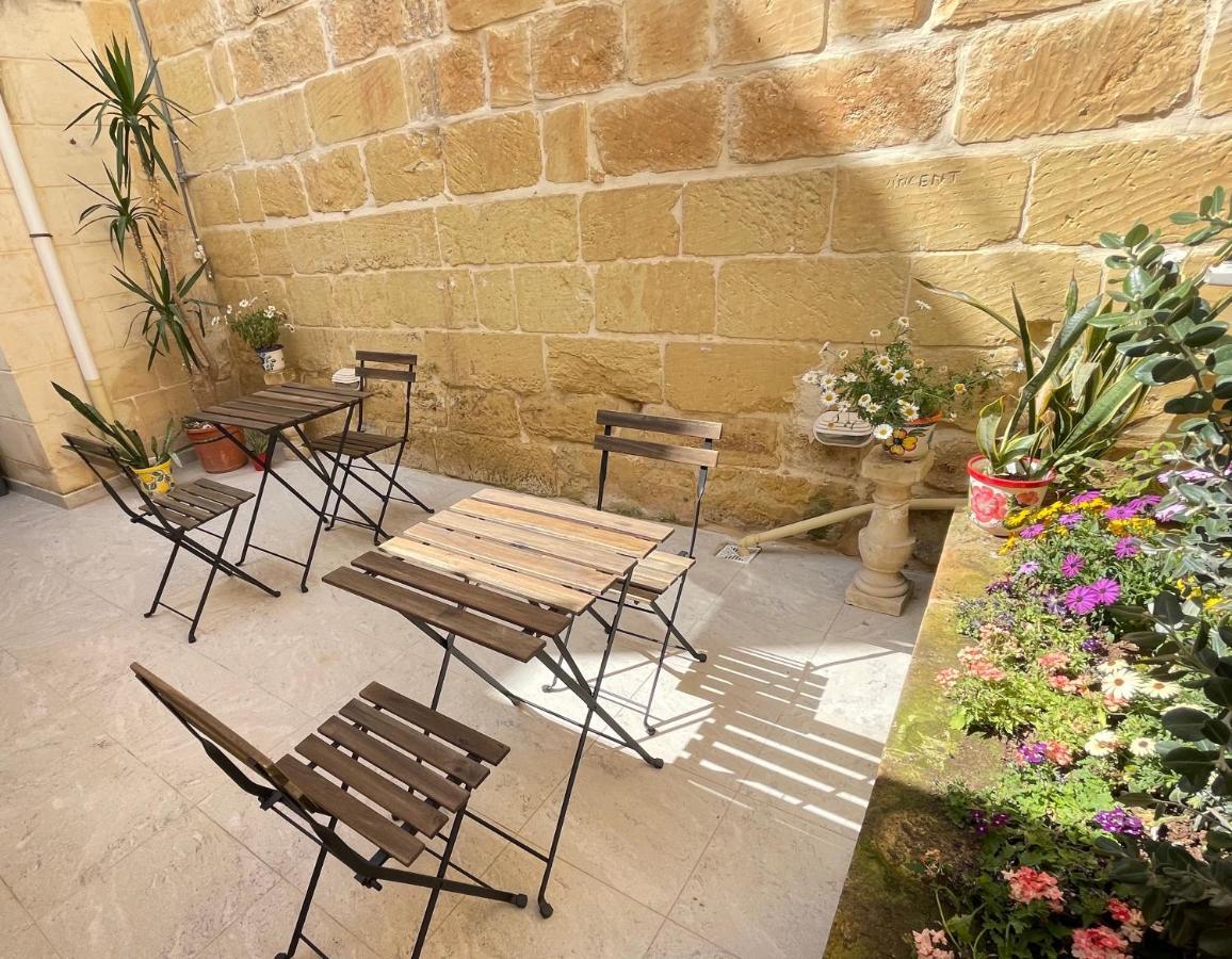 Penelope Townhouse Hotel Ghajn il-Kbira  Exterior photo